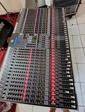 mixer m32 live merk hardwell