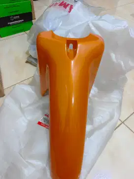 Spakbor depan ori Suzuki Shogun 125 warna orange