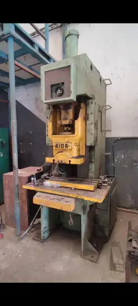 Mesin stamping, mesin bending manual dan mesin laser