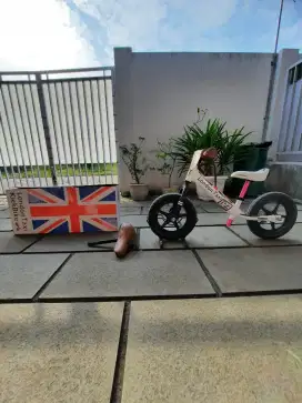 London Taxi Kick Bike, Balancing Bike, Push Bike

12 inch - WHITE