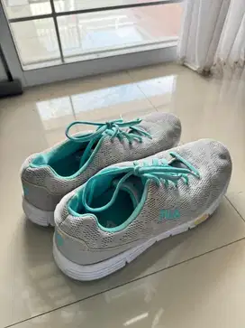 Sepatu fila asli