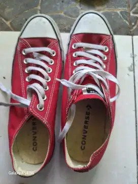 Sepatu Converse ukuran 42