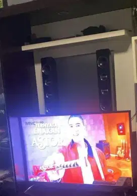 Smart TV Polytron 43 Inc dengan speaker
