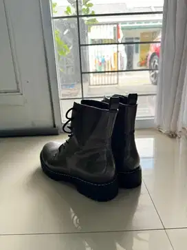 Sepatu keren wanita