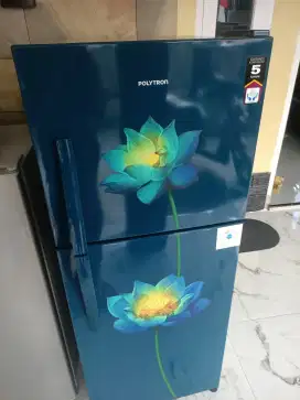 Kulkas pintu dua Polytron