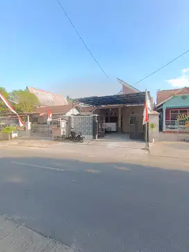 RUMAH PINGGIR JALAN BANYUWANGI KOTA