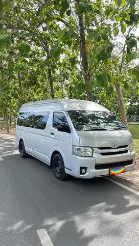 MOBIL TOYOTA HIACE 2017