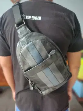 Preloved bodybag Coach kulit asli kondisi masih bagus