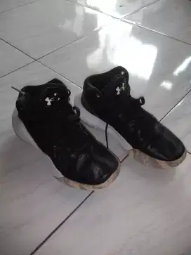 Sepatu sekolah anak