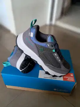 Sepatu Hiking Columbia Hatana Max Outdry woman's size Euro 39 Uk 6