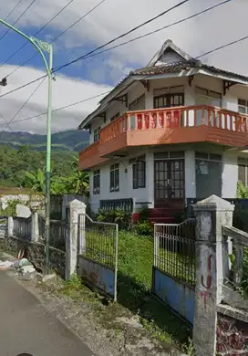 Jual villa di Prigen Pandaan butuh renovasi