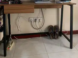 DIJUAL CEPAT! Meja Kerja/Belajar Informa, 2 tahun pemakaian