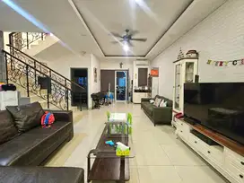 Rumah 2,5 Lantai Trimezia Gading Serpong Semi Furnished Murah