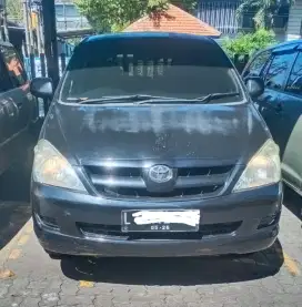 Toyota Innova diesel 2,5 E MT 2006