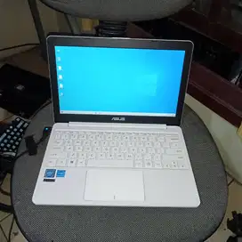 ASUS VivoBook 12-E203mAH