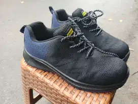 Jual sepatu safety krisbow Troy ori size 41/42 bisa byar cod d tepat