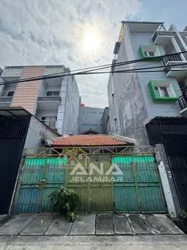 ANA RUMAH LAMA HITUNG TANAH UK 6X20M DI JELAMBAR