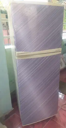 Di jual kulkas 2 pintu siap pakai
