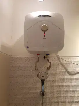 Dijual Water Heater Ariston 15 L
