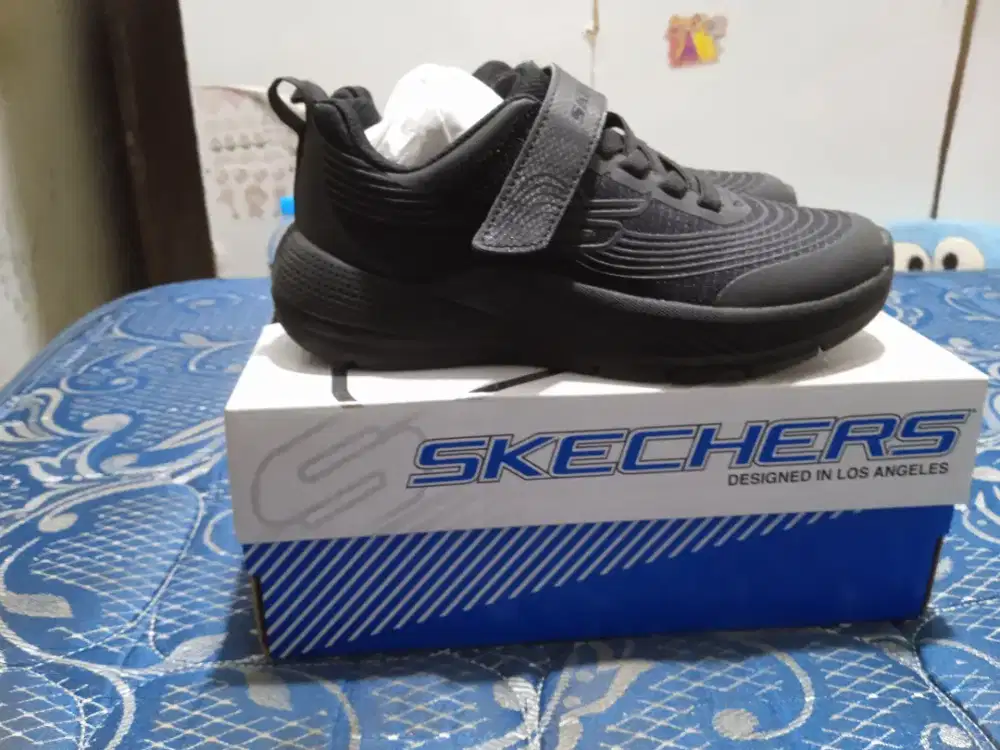 Sepatu skechers anak ukuran 33 baru
