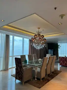 Apartemen Regatta 3 BR private Lift