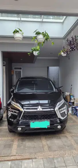 Mitsubishi expender exceed 2022 A/T warna hitam