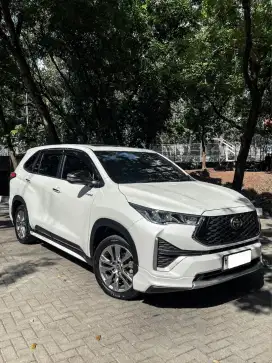 Zenix Q Modelista 2023 2.0CVT TSS Hybrid Putih(H) Tgn-1 Original Top