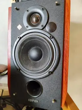 Edifier R1700BT