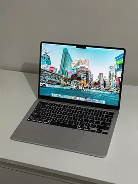 Macbook Air M2 2022 16/256 GB iBox (masih garansi)