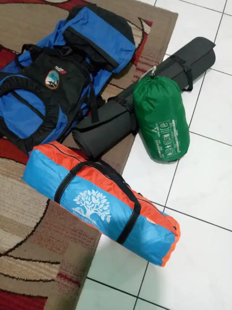 Peralatan chmping,tenda dome ,matras, sleeping bag,ransel
