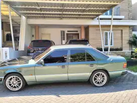 Mercedes-Benz E230 1990 Bensin