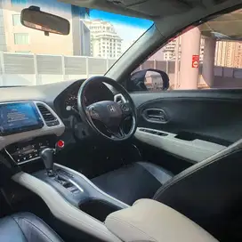 HONDA HRV PRESTIGE FACELIFT 1.8 A/T 2018 TDP MULAI 5JT GARANSI