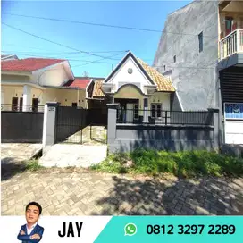 DIJUAL RUMAH HALAMAN LUAS HARGA DIBAWAH PASARAN TENGAH KOTA