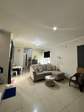 Hoek ..rumah dijual di Gading Serpong, luas 219 meter2