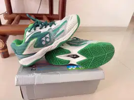 Sepatu badminton VELO 200