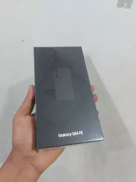 NEW SEGELBOX
SAMSUNG S24 FE 5G Ram8/128GB warna Graphitte.