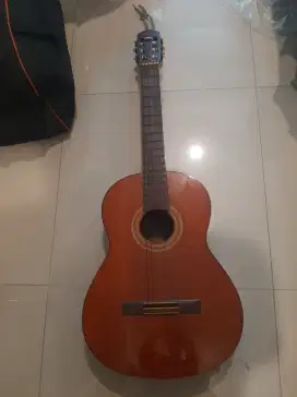 Jual Gitar classic Yamaha G100, cocok untuk anak muda pecinta hobi