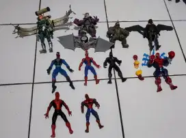 Action figure figur spiderman dan villain