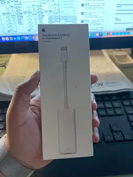 Apple Adapter Thunderbolt 3 (USB C) ke Thunderbolt 2