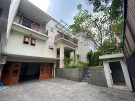 Disewakan Rumah Senopati Area Jakarta Selatan