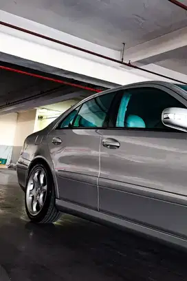 Mercedes-Benz E200 2003 Bensin
