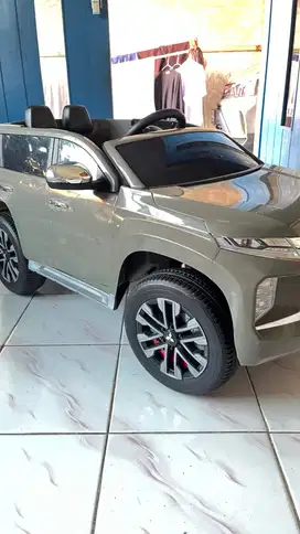 Mobil Aki Remote Control Anak 2 Kursi Mitsubishi PAJERO