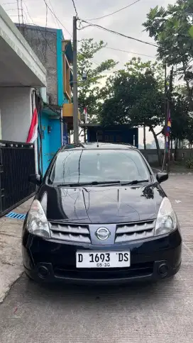 Nissan grand livina Sv 1 .5 manual