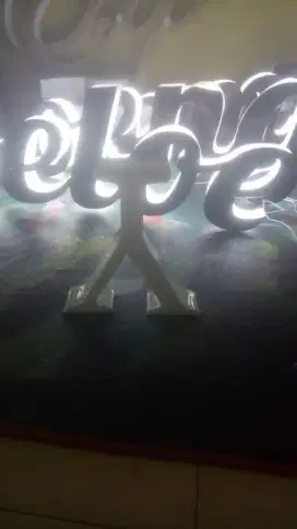 Jasa produksi neon box reklame huruf timbul