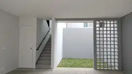 Disewakan Rumah Bisa Tinggal dan Usaha di Podomoro Park