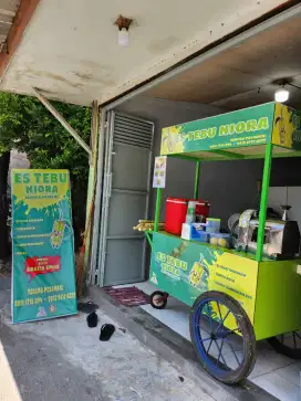 Gerobak dan Mesin Es Tebu