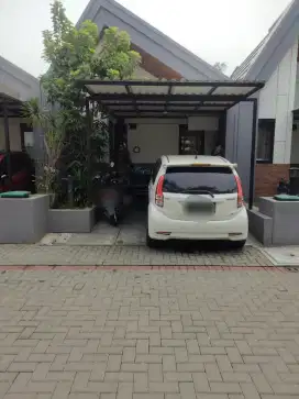Di jual rumah lokasi strategis bebas banjir, menghadap taman