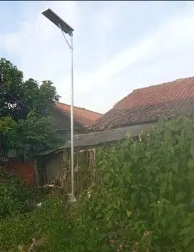 TIANG PJU 7 METER ALL IN ONE SOLAR CELL