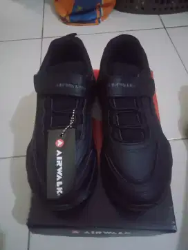 Sepatu Sekolah Anak. Merek AIRWALK. No. 34
