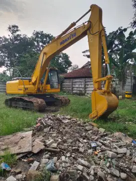 Excavator Komatsu PC200-8 Tahun 2010
